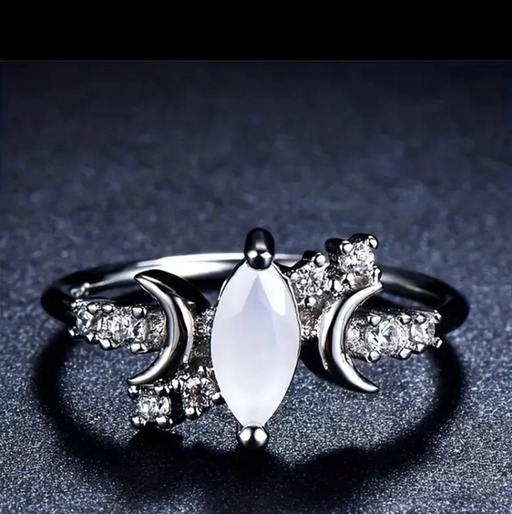 Beautiful Moonstone Ring